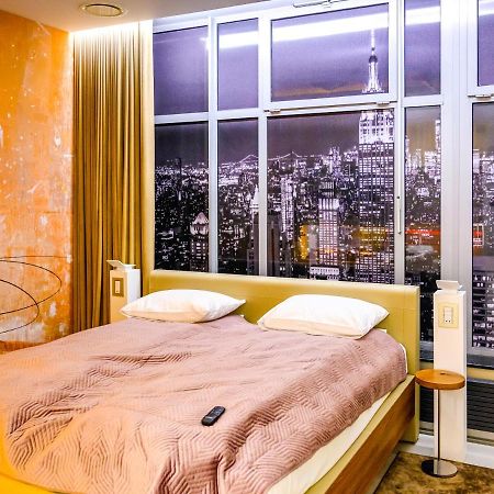 Pietryna Apartments Luxury - Sauna , Jacuzzi , Bezposrednio Przy Ul Piotrkowskiej Łódź Buitenkant foto