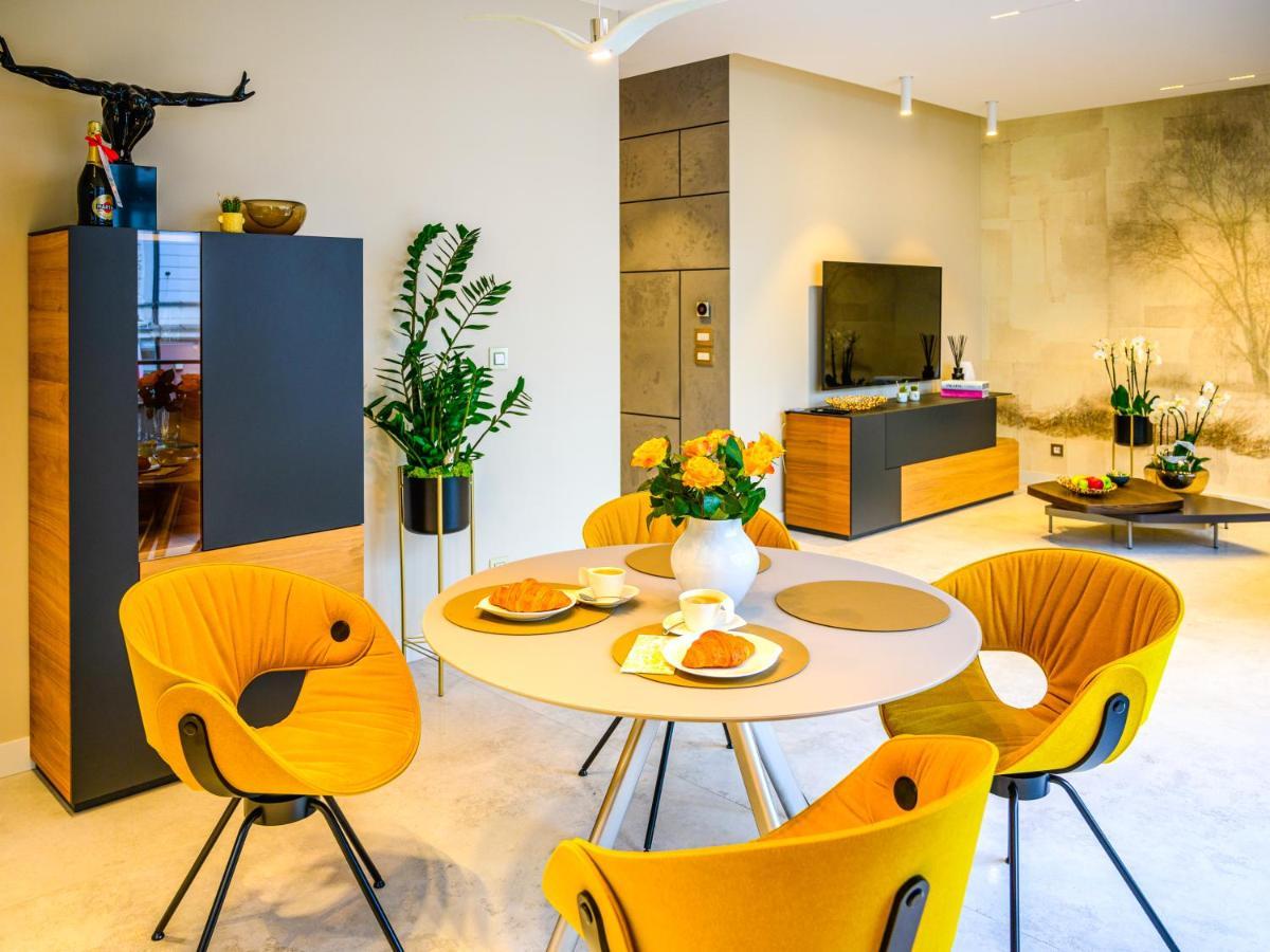 Pietryna Apartments Luxury - Sauna , Jacuzzi , Bezposrednio Przy Ul Piotrkowskiej Łódź Buitenkant foto