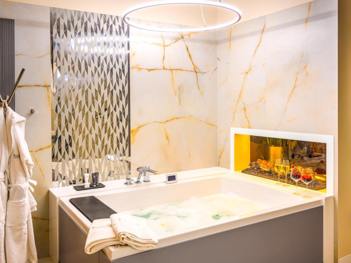 Pietryna Apartments Luxury - Sauna , Jacuzzi , Bezposrednio Przy Ul Piotrkowskiej Łódź Buitenkant foto